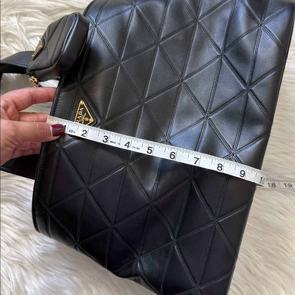 PRADA Large Quilted Tote Black Leather Bag - Picture 15 of 17